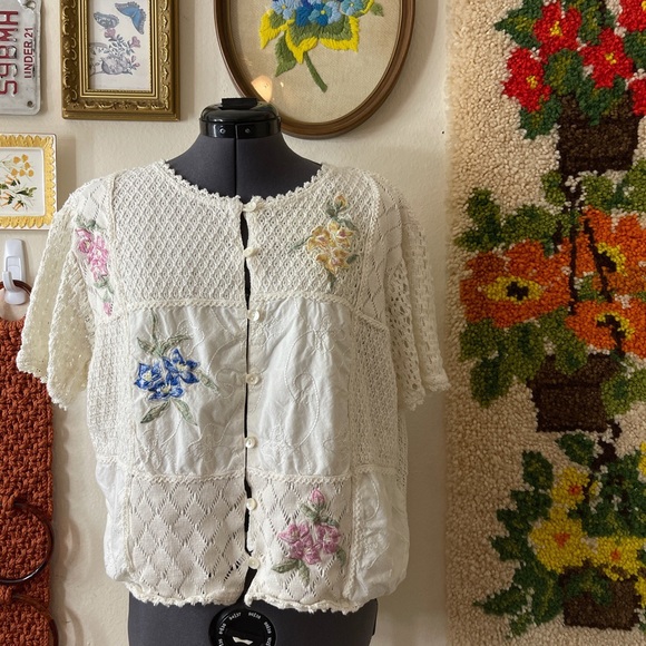 Absolutely adorable vintage 90s Cottage core top - Picture 3 of 4